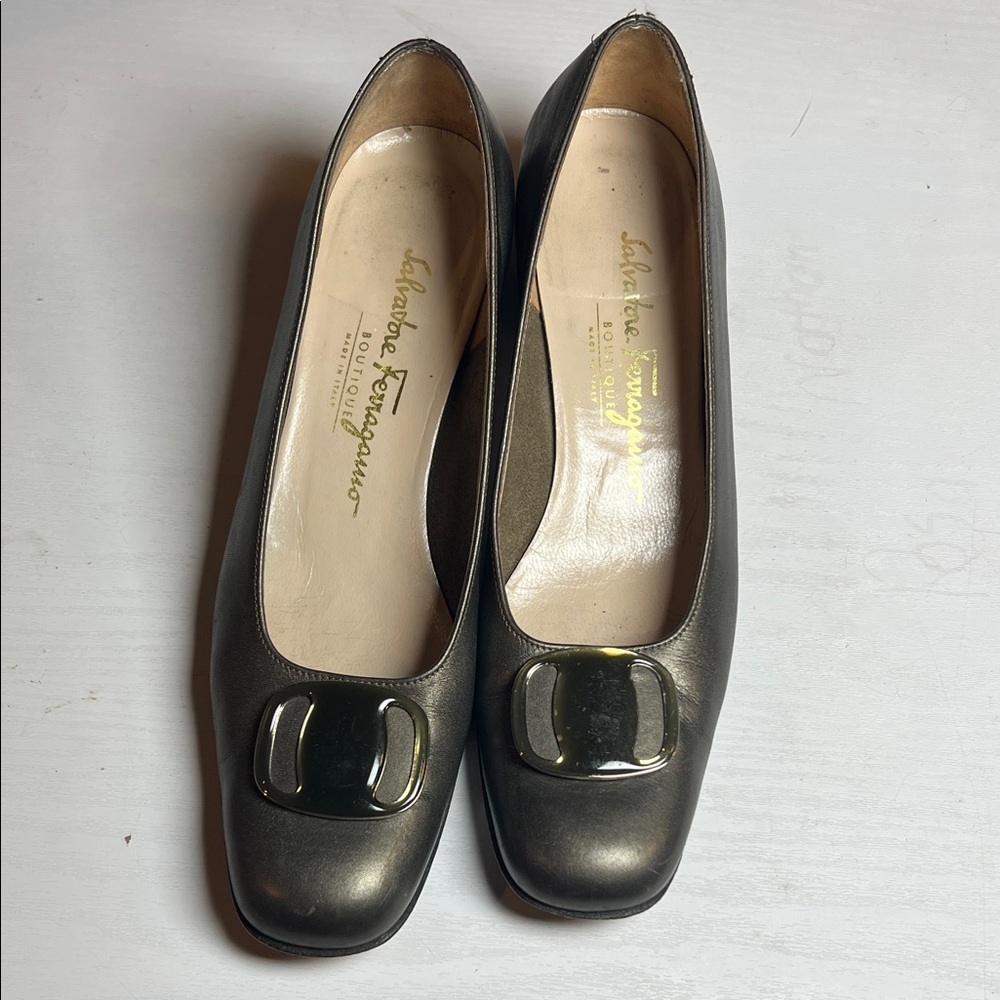 Salvatore Ferragamo Women's Black Leather Loafers B63